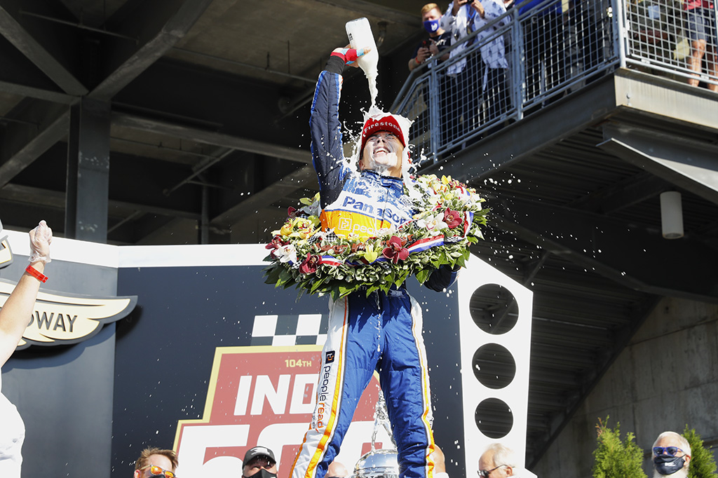 IndyCar. 104-osiose „Indy 500“ lenktynėse - antroji T. Sato pergalė