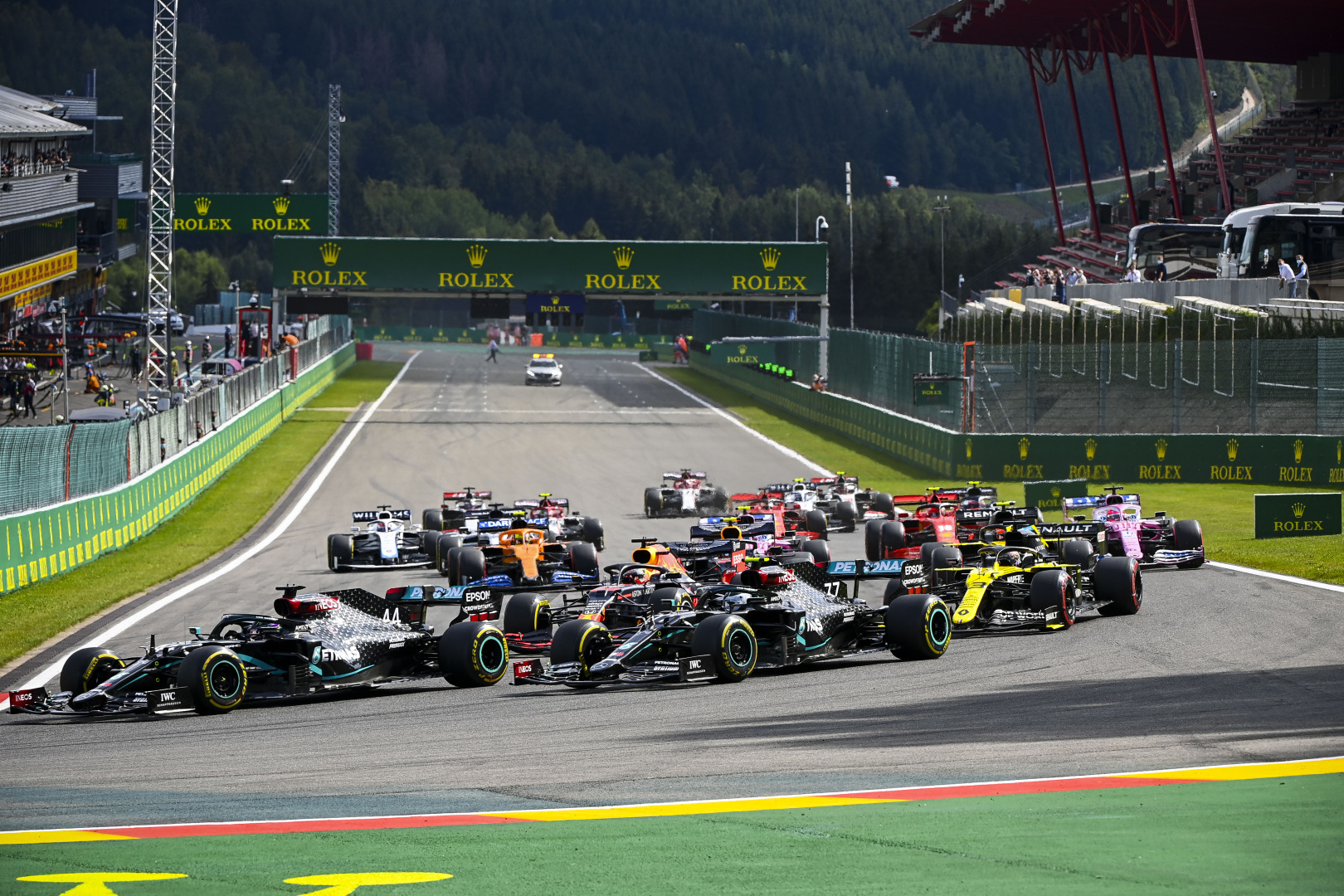 2020 metais „Formulės-1“ komandos gavo 58 200 eurų baudų