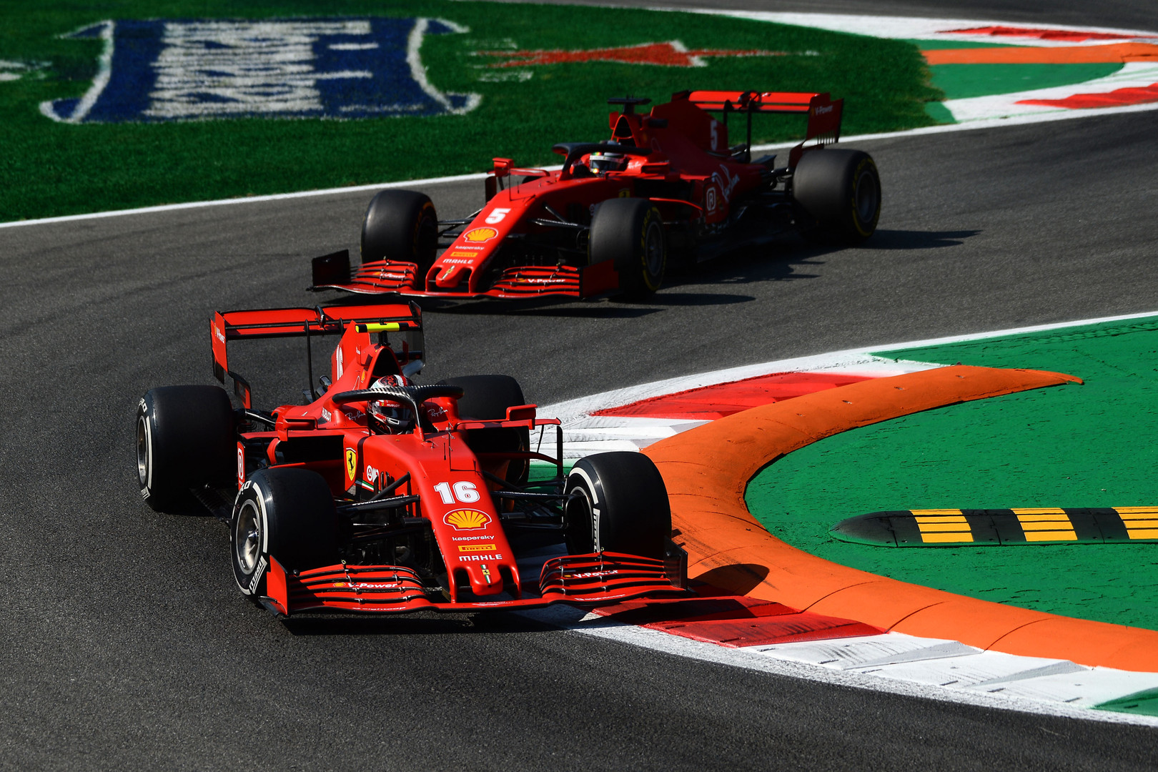 „Ferrari“ atsiėmė apeliaciją dėl „Racing Point“ komandai skirtos baudos