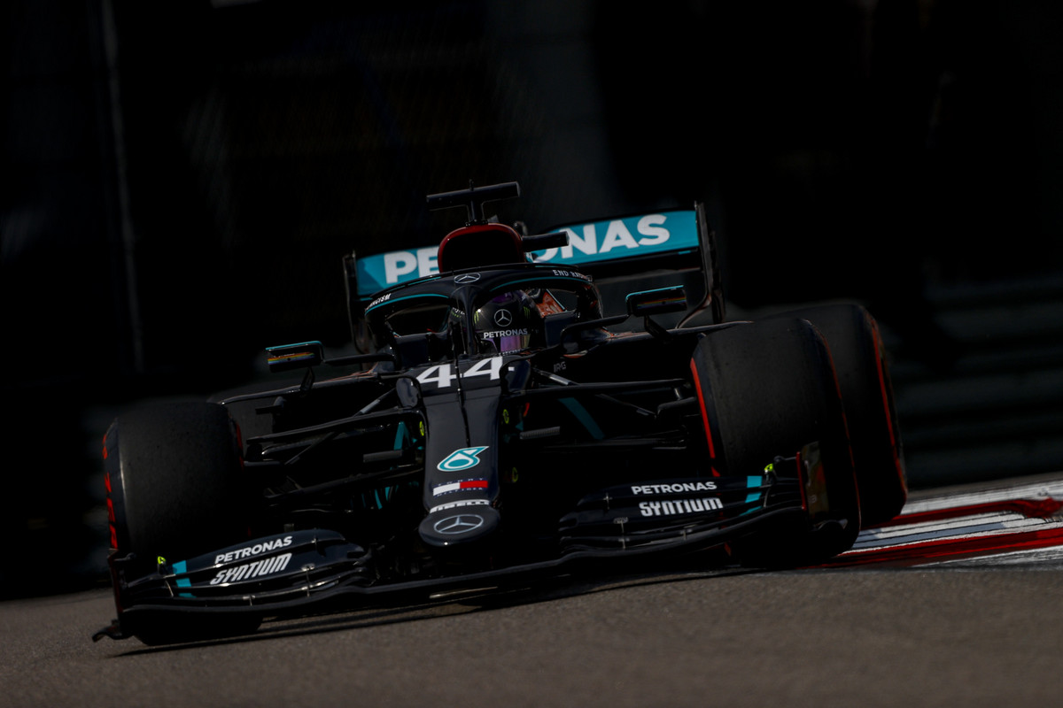 „Mercedes“ neteiks apeliacijos dėl teisėjų sprendimo bausti L. Hamiltoną