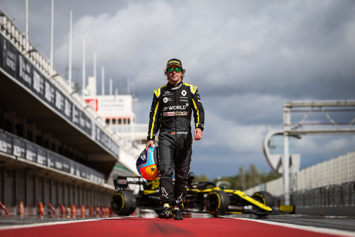F. Alonso dar kartą išbandys „Renault“ bolidą