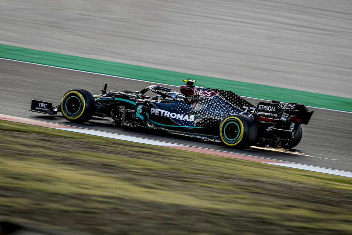 V. Bottas nežino, kodėl lenktynėse greičiu neprilygo L. Hamiltonui