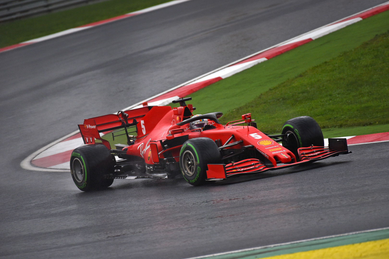 S. Vettelis: su „slick“ tipo padangomis galbūt būtume galėję kovoti dėl pergalės