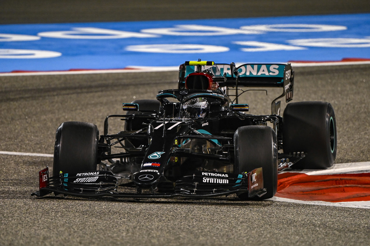 V. Bottas nesupranta, kodėl greičiu negalėjo prilygti L. Hamiltonui