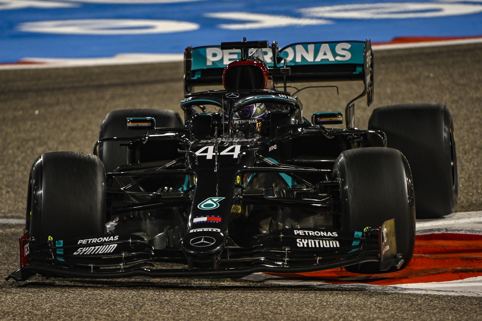 Bahreine lenktynes iš pirmos pozicijos pradės L. Hamiltonas