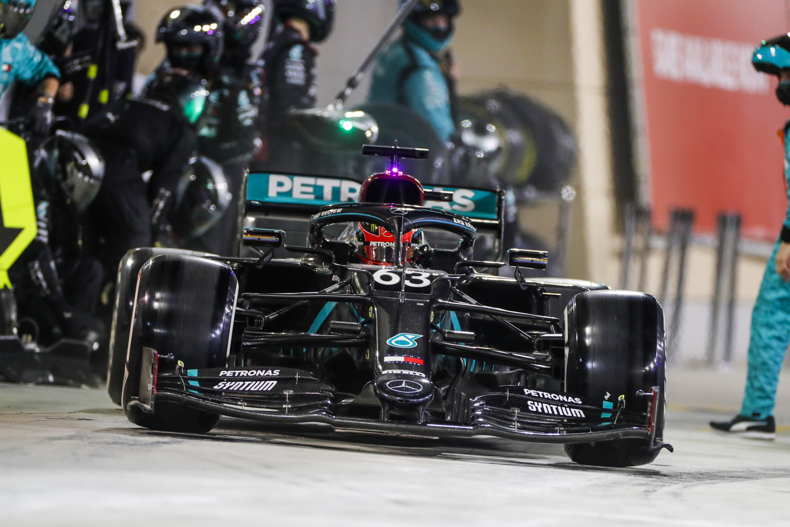L. Hamiltonas: G. Russellas nusipelnė vietos „Mercedes“ komandoje