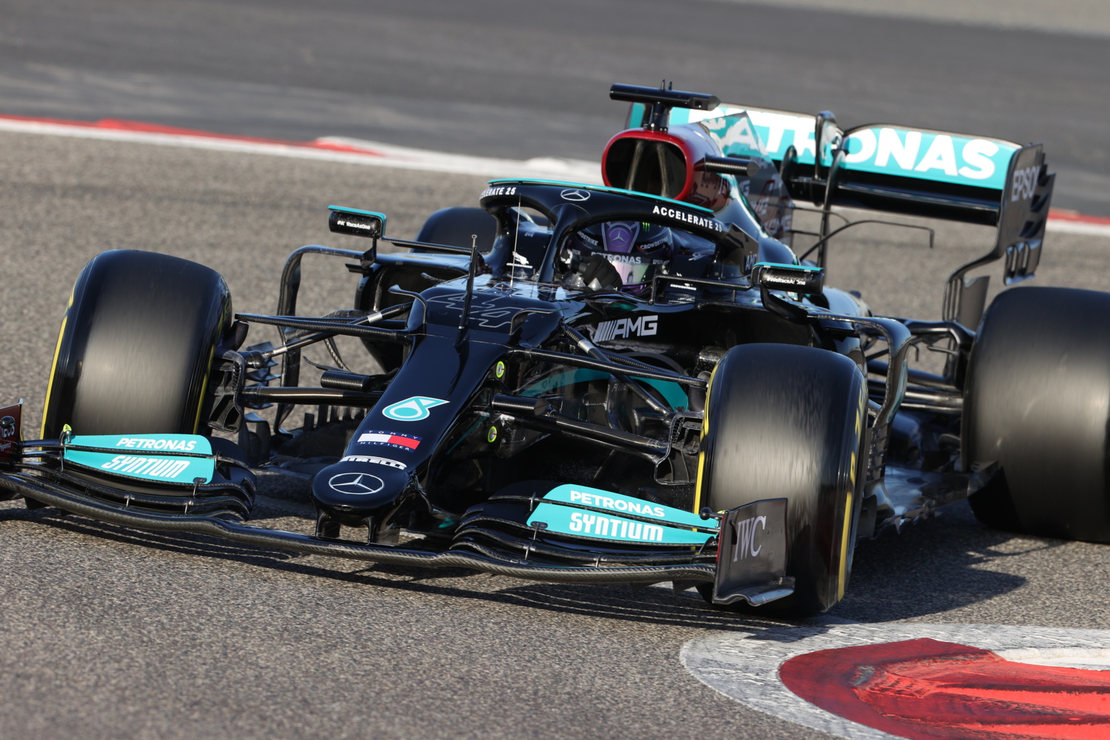 L. Hamiltonas: taisyklės buvo pakoreguotos tam, kad sumažintų „Mercedes“ pranašumą