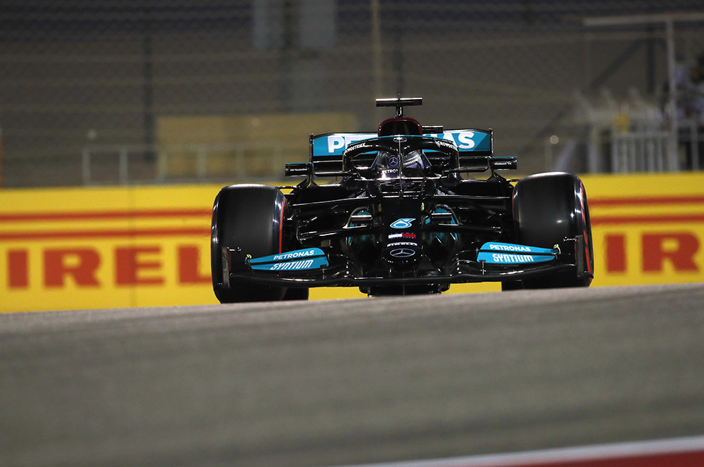 Po atkaklios kovos - L. Hamiltono triumfas pirmose sezono lenktynėse