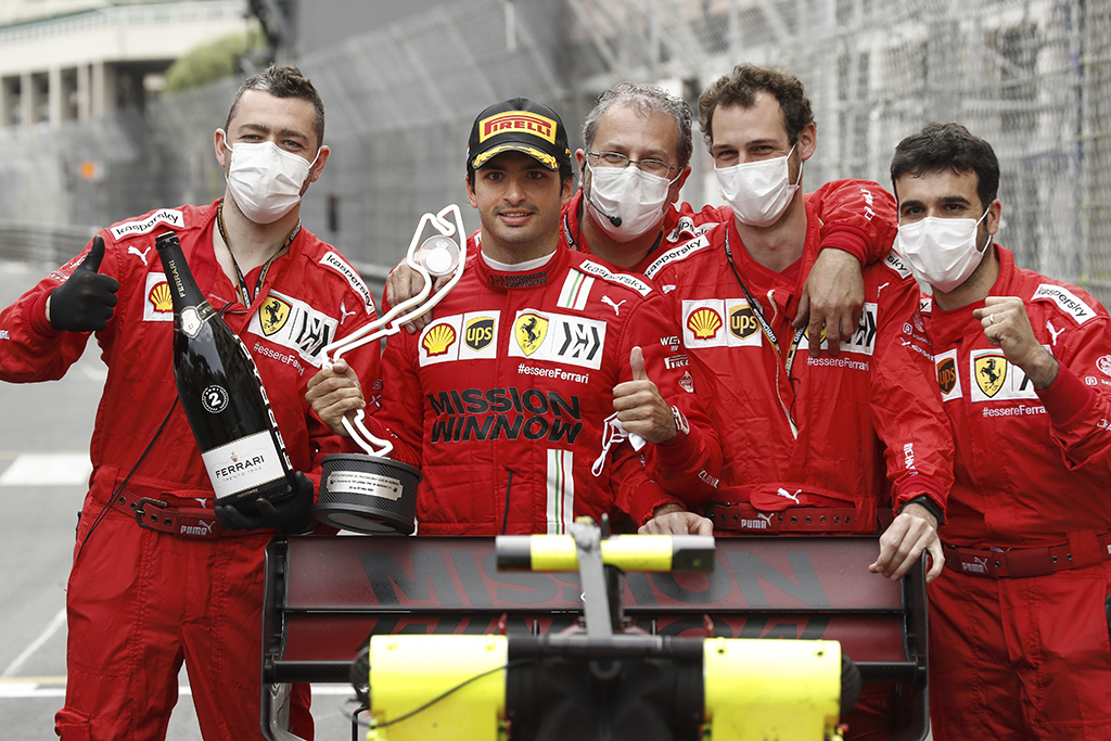 C. Sainzas: ant manęs užgriuvo visa atsakomybė už „Ferrari“