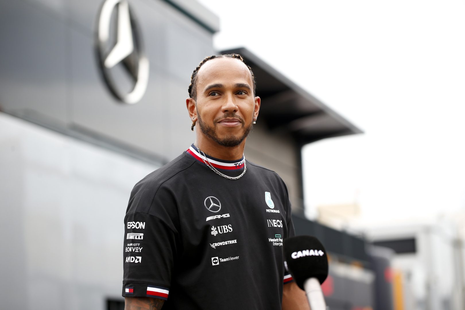 Oficialu: L. Hamiltonas atstovaus „Mercedes“ komandai dar dvejus metus