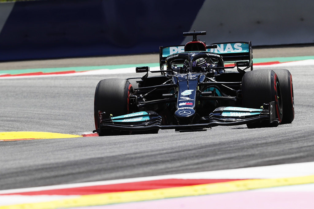 L. Hamiltonas abejoja galimybėmis lenktynėse pasipriešinti M. Verstappenui