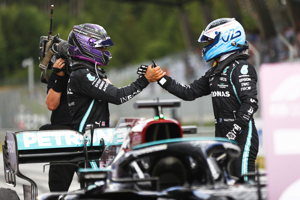 V. Bottas: L. Hamiltonas nori, kad likčiau komandoje