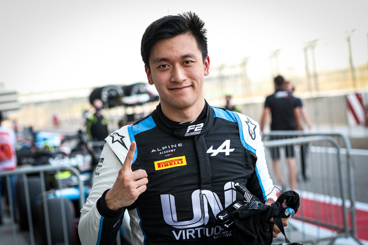 G. Zhou 2022 m. sezonui pasirinko numerį, o „Ferrari“ - trumpesnį pavadinimą