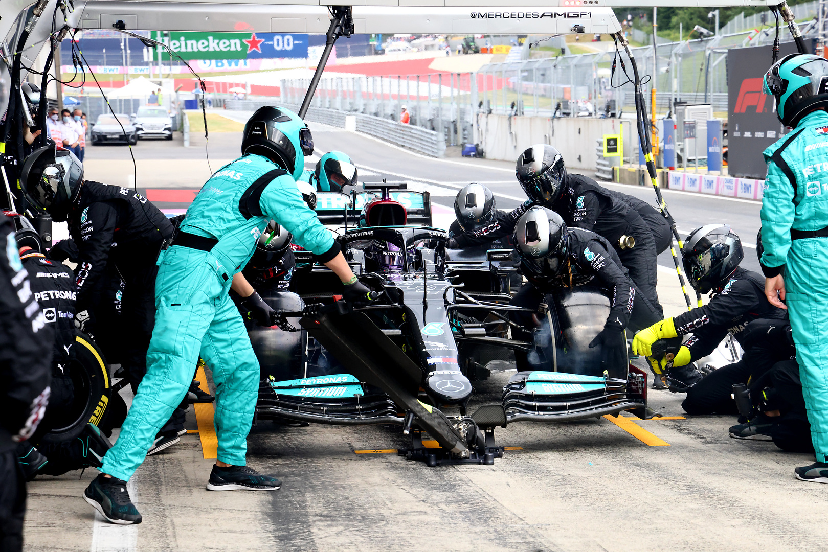 L. Hamiltonas abejoja, kad atnaujinus bolidą pavyks sumažinti atsilikimą nuo „Red Bull“
