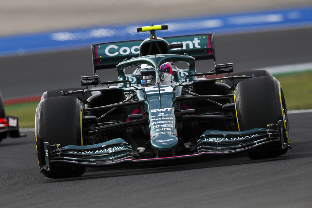 R. Schumacheris: „Aston Martin“ šiemet atrodo gėdingai