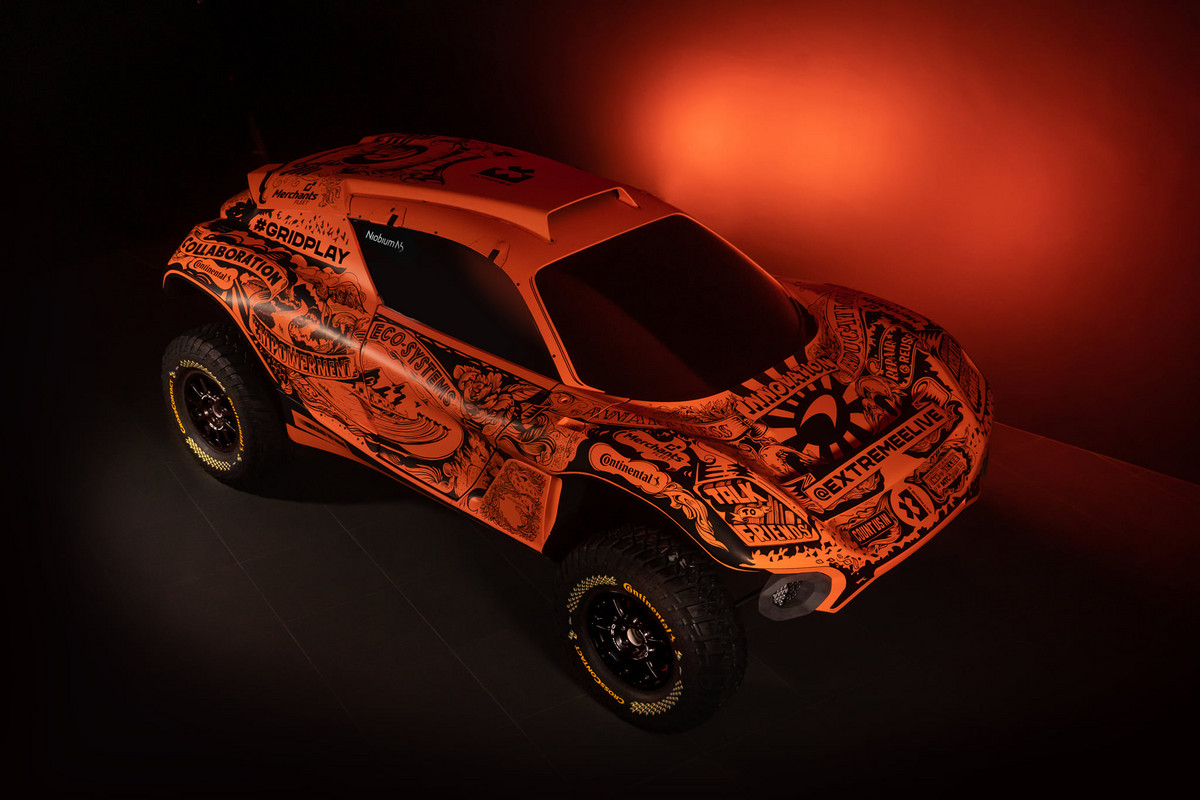 Extreme E. „McLaren“ pristatė visureigio išdažymą, pilotų porą