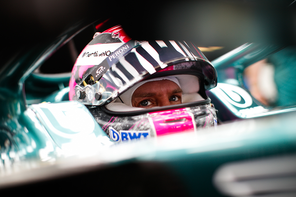 B. Ecclestone‘as: S. Vetteliui derėtų grįžti į „Red Bull“