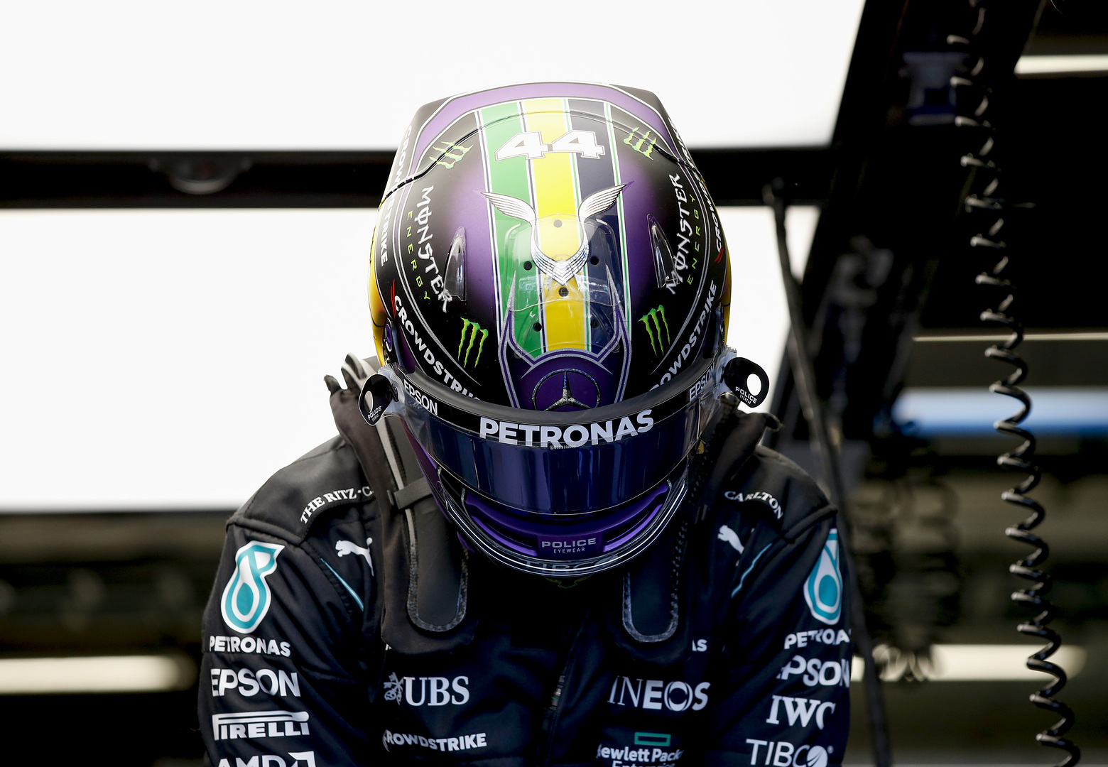 Lewisui Hamiltonui siūlo dar kartą pasikeisti variklį