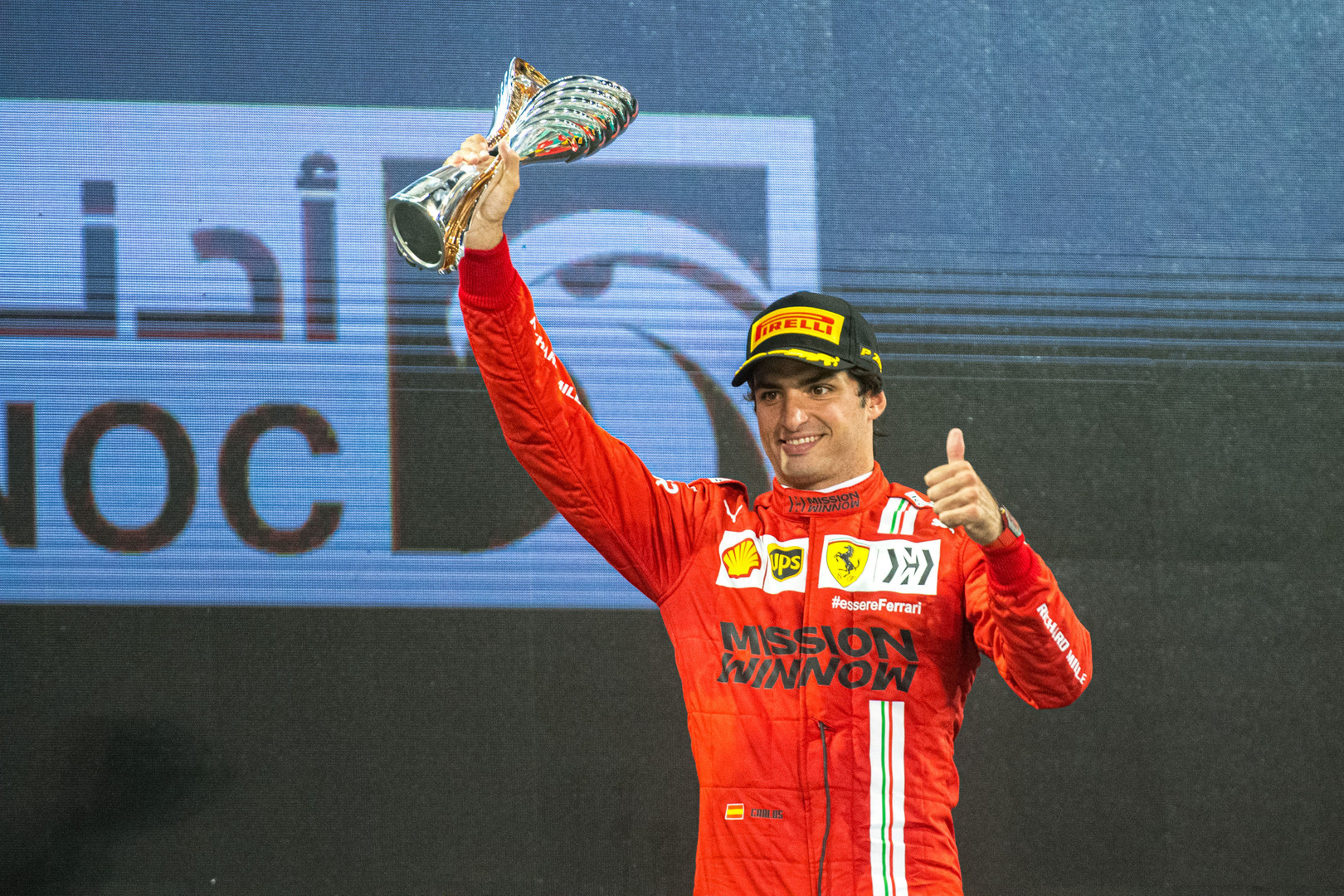 C. Sainzas netrukus pratęs kontraktą su „Ferrari“