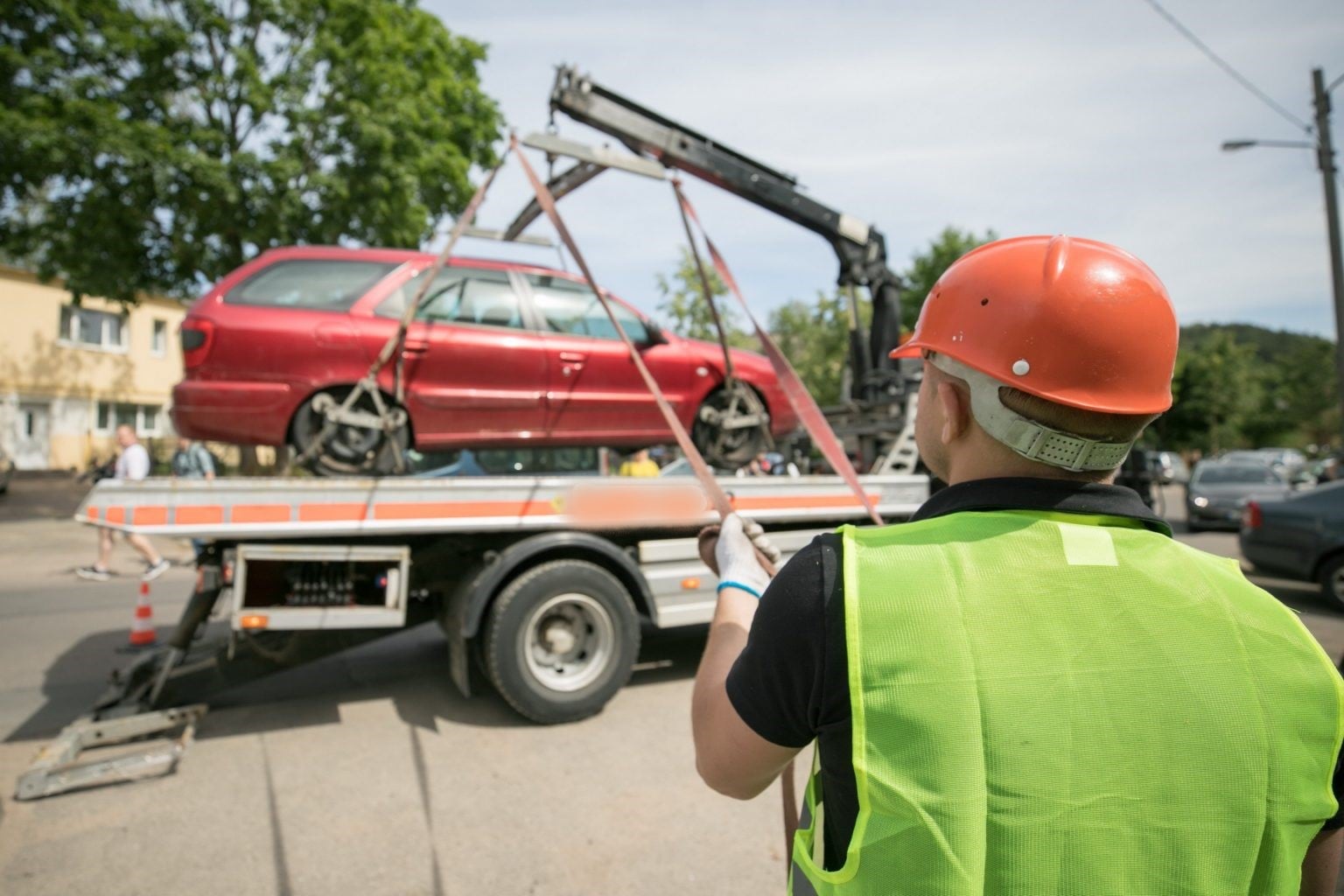 Nauja tvarka – pažeidėjų paliktus automobilius galės nutempti savivaldybės pareigūnai