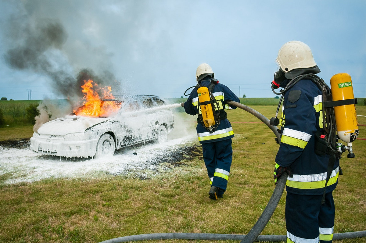 Japonijos automobilių įmonė įspėjo, kuriems modeliams kyla pavojus užsidegti
