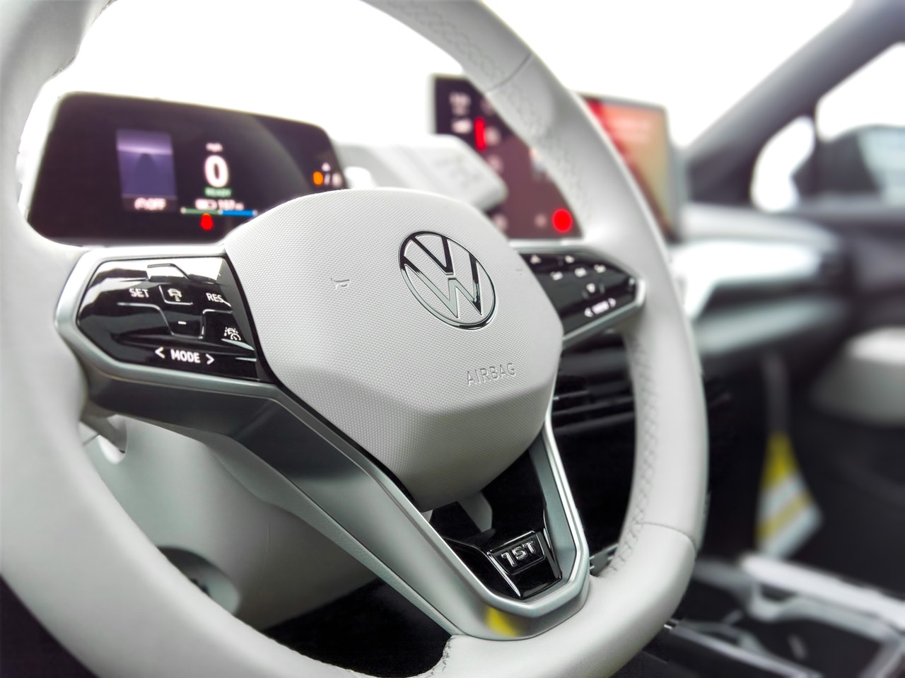 Nutekintas laiškas: „Volkswagen“ svarsto įvesti elektromobilių kvotas