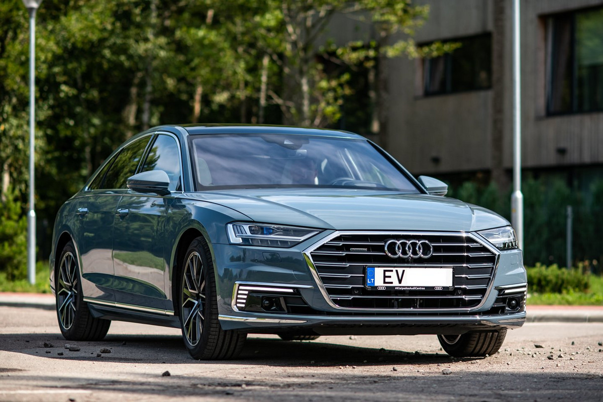 Lietuvoje didelio susidomėjimo sulaukė „Audi A8” automobilis (VIDEO)