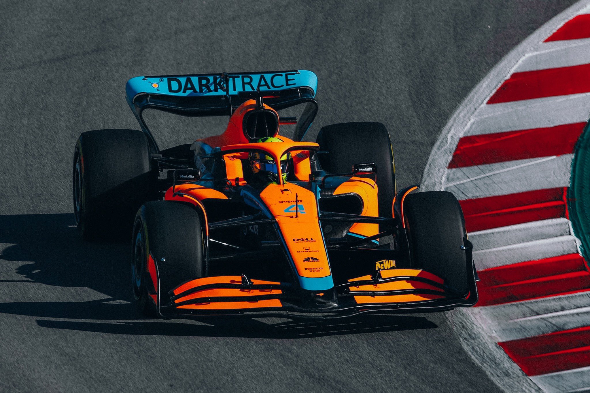 Barselonoje išbandytas „McLaren“ bolidas