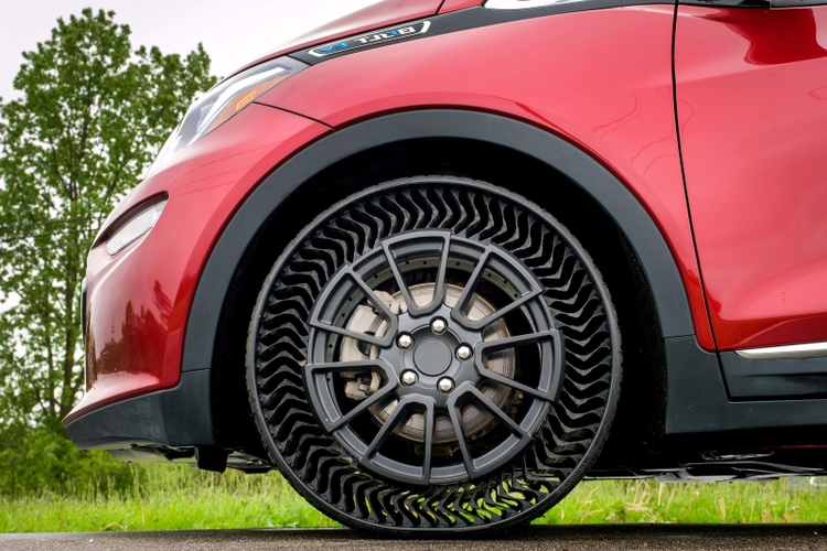 „Michelin“ sukurs beores padangas „Chevrolet Bolt“ elektromobiliams (VIDEO)
