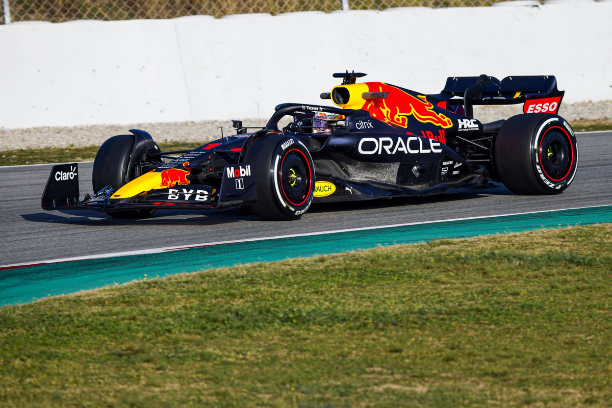 „Red Bull“ parodė radikalios konstrukcijos bolidą