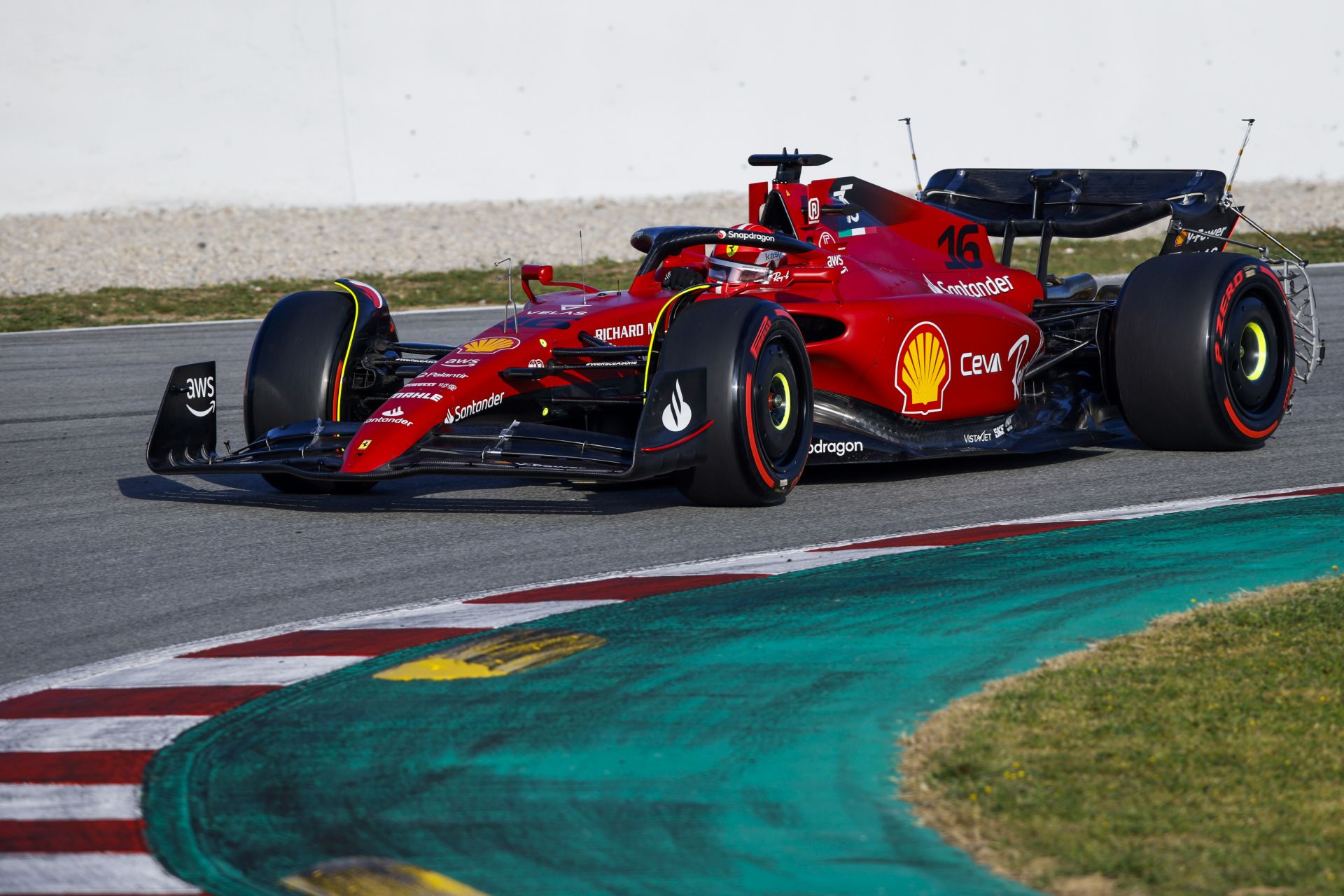 Bandymuose Barselonoje pirmauja „Ferrari“
