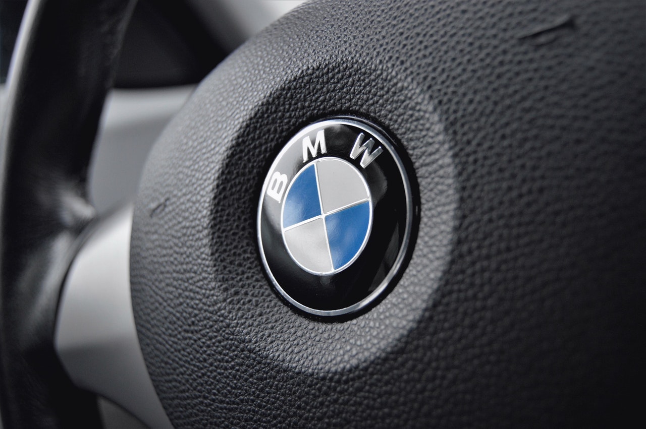 Ilgapirščiai Vilniuje pavogė sudaužyto „BMW M3” detales