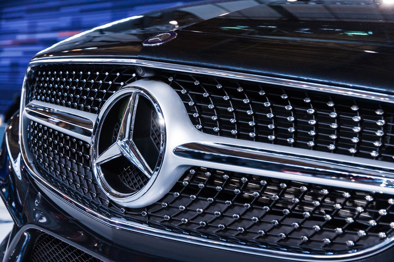 Šiauliuose pavogtas beveik 100 tūkst. eurų vertės „Mercedes-Benz“ automobilis