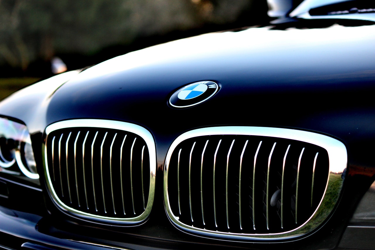 BMW prognozuoja sumažėjusią automobilių paklausą