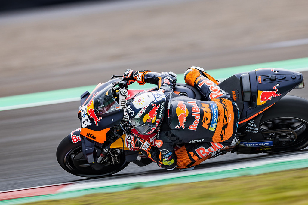 MotoGP. Po ilgos pertraukos Indonezijoje surengtose lenktynėse - M. Oliveiros triumfas