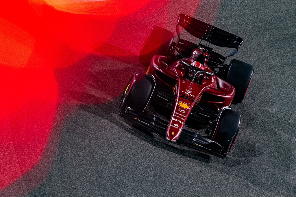 Naujas F-1 sezonas Bahreine prasidėjo C. Leclerco pergale ir „Ferrari“ dubliu
