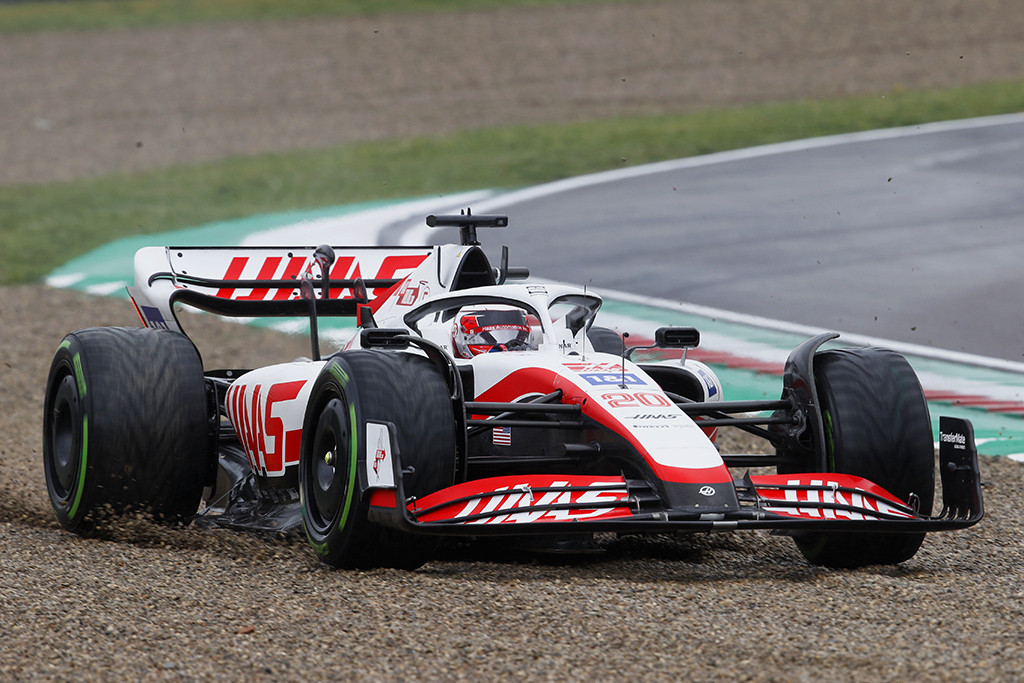 FIA peržiūrės juodai-oranžinės vėliavos naudojimą