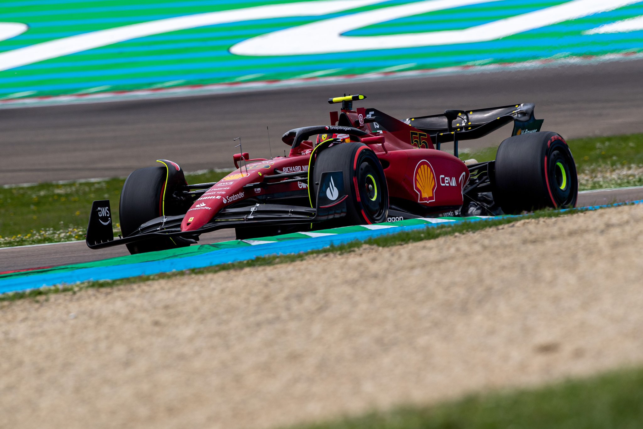 Varžovai dėl „Ferrari“ kreipėsi į FIA