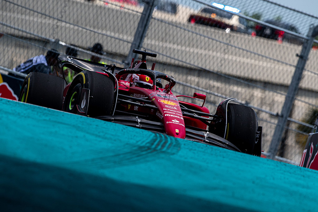 Majamyje surengtoje kvalifikacijoje C. Leclerco ir „Ferrari“ triumfas