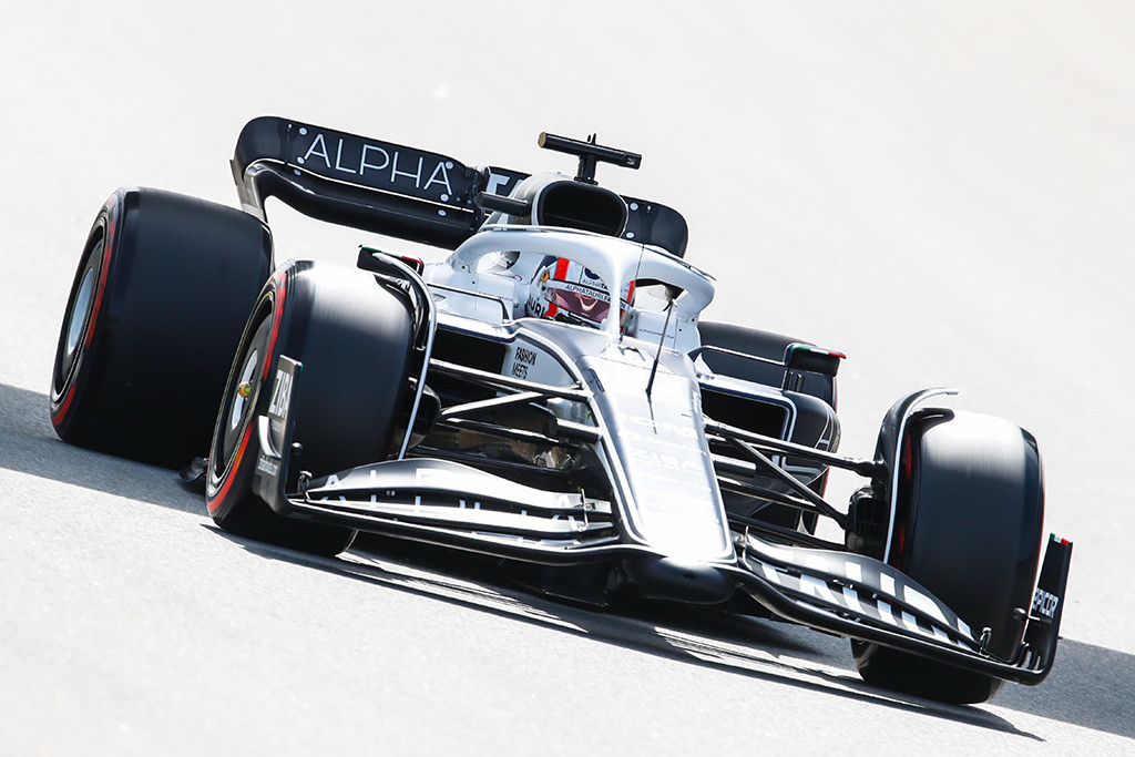 Teisėjai skyrė baudos taškus P. Gasly ir A. Albonui