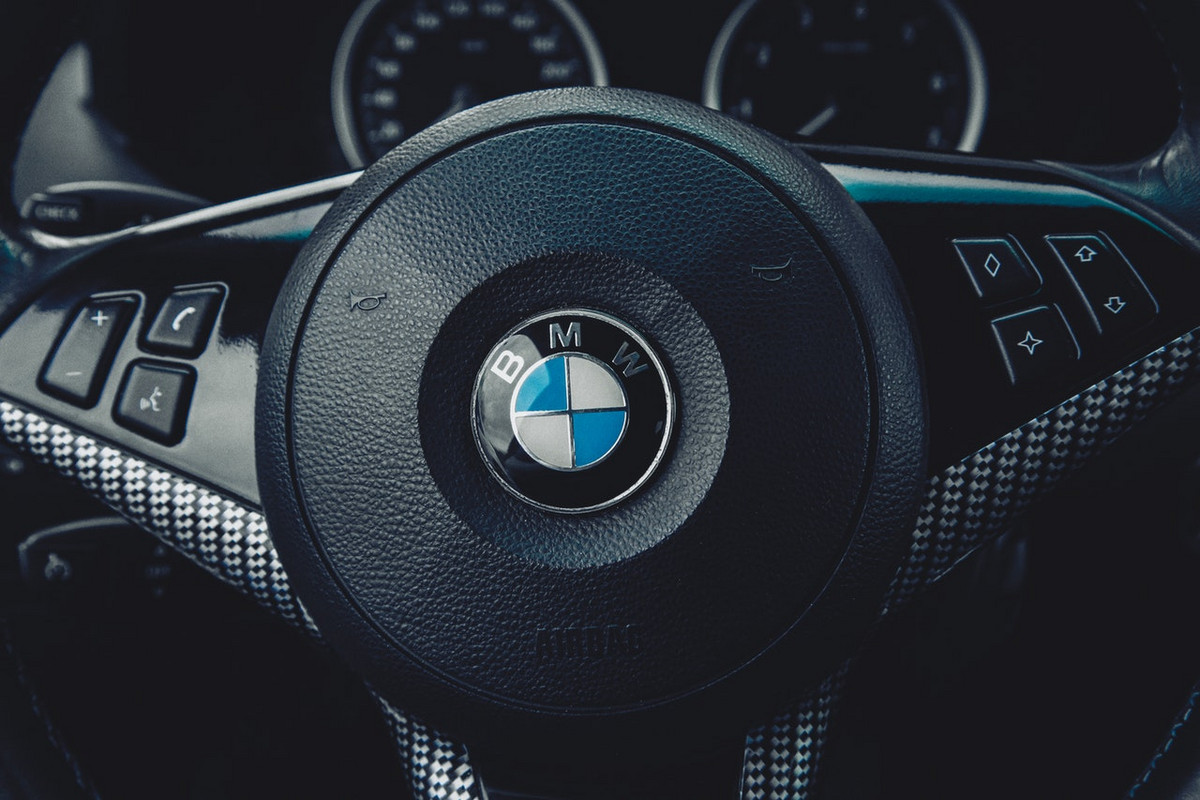 BMW pirkimas baigėsi skaudžiai: sutartyje – svetimo žmogaus pavardė, automobilis perparduotas