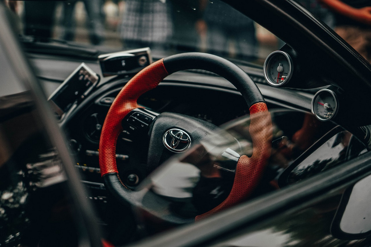 „Toyota" sumažino spalio mėnesio tikslą 6,3 procentais