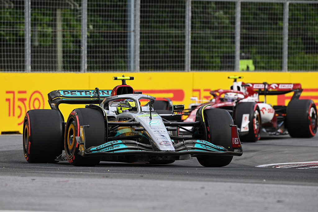 L. Hamiltonas: „Mercedes“ bus atsargesnė eksperimentuodama su bolidu