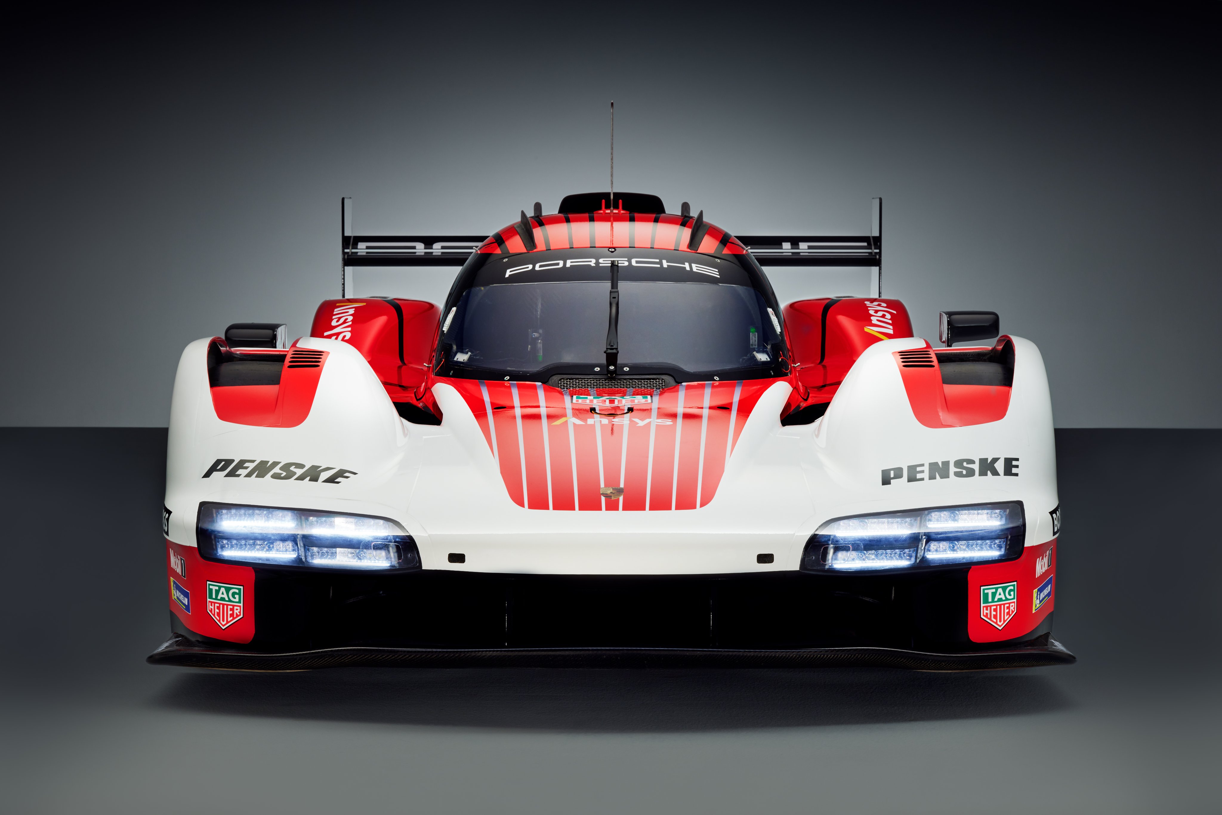 „Porsche“ oficialiai pristatė LMDh klasės automobilį