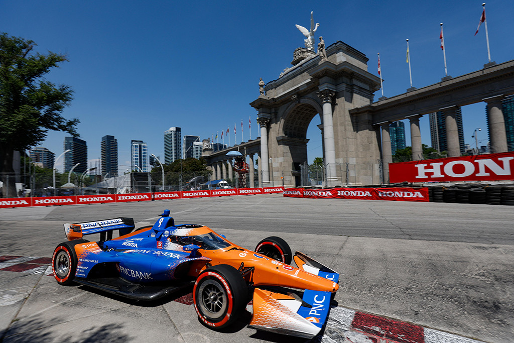 IndyCar. Toronte 52-ąją pergalę karjeroje iškovojo S. Dixonas