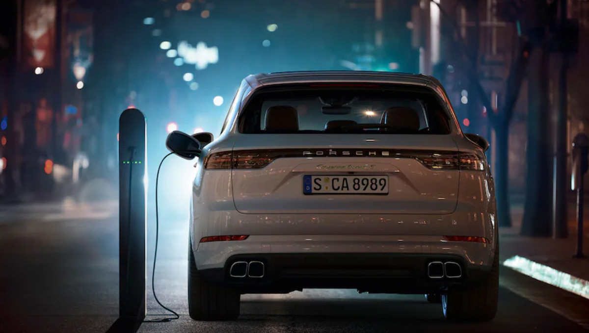 „Porsche“ gretas papildys naujas visiškai elektrinis ir prabangus visureigis