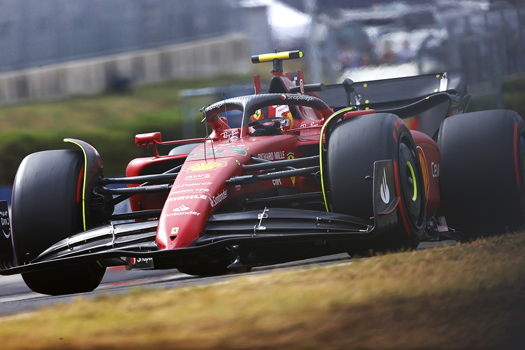 C. Sainzas: „Ferrari“ prireiks „Red Bull“ nesėkmės, kad išliktų kovoje dėl čempionės titulo