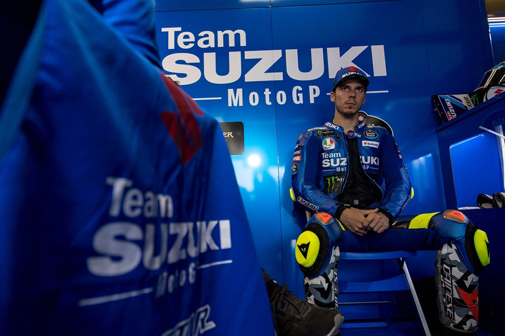 MotoGP. J. Mirui lūžo dešinės kojos čiurna