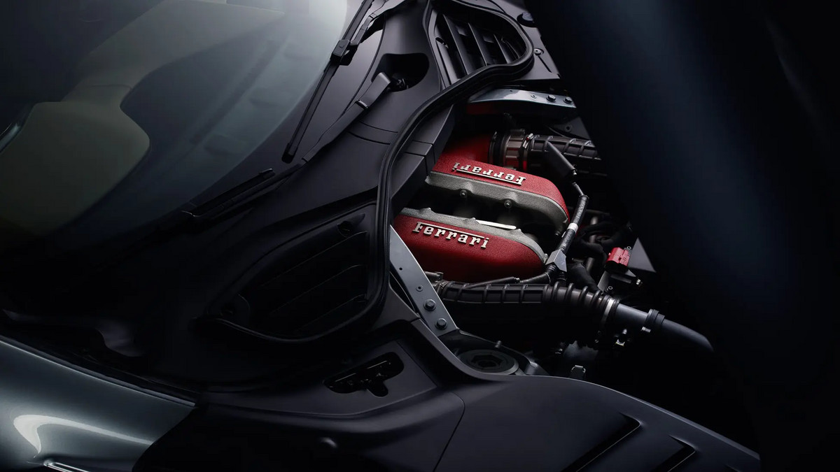 „Ferrari“ pristatė šeimos automobilį – „Purosangue“