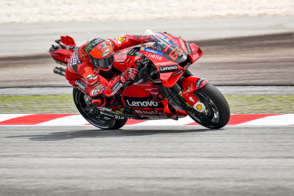 MotoGP. Malaizijoje nugalėjęs F. Bagnaia atsidūrė per žingsnį nuo čempiono titulo
